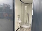 Sanitärcontainer 4x2 m WC doppelt mit Duschen – Bild 11