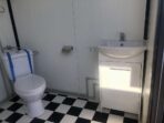 Sanitärcontainer mit Dusche 2x2 m – Bild 9