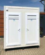 Sanitärcontainer mit zwei Toiletten