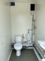 Sanitärcontainer 3 Kabinen WC Urinal Heizkessel Dusche – Bild 2