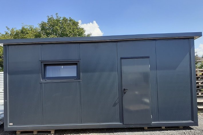 52aa76_4a168d02f5674791a36ff167a71317dfmv2.jpg Sanitärcontainer 6x2,5 m WC Dusche WC – Bild 1