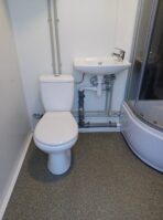 Sanitärcontainer WC Dusche mit Heizkessel und Kippfenster – Bild 5