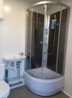 Sanitärcontainer WC Dusche mit Heizkessel und Kippfenster – Bild 3