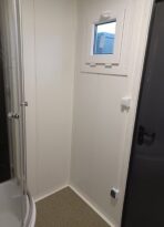 Sanitärcontainer WC Dusche mit Heizkessel und Kippfenster – Bild 8