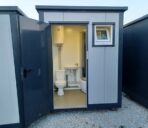 Sanitärcontainer WC Dusche mit Heizkessel und Kippfenster