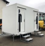 Autonomer Doppel-Sanitäranhänger – Bild 2