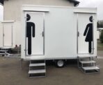 Autonomer Doppel-Sanitäranhänger – Bild 6