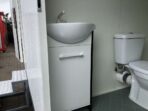 Autonomer Doppel-Sanitäranhänger – Bild 8