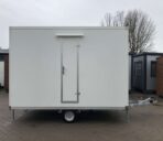 Autonomer Doppel-Sanitäranhänger – Bild 10