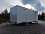 Doppelter Sanitäranhänger 5 WC 3 Urinale 6x2,40 m – Bild 3