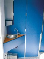 Sanitäranhänger 4 Toiletten 4 Urinale 2 Waschbecken – Bild 4