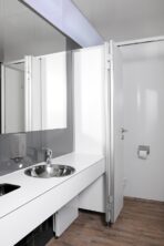 Sanitäranhänger 4 WC 3 Urinale 3 Waschbecken – Bild 5