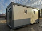 Neuer Sanitärcontainer 6,06x2,44 m 6 Duschen 2 Waschbecken Warmwasserbereiter 300 l